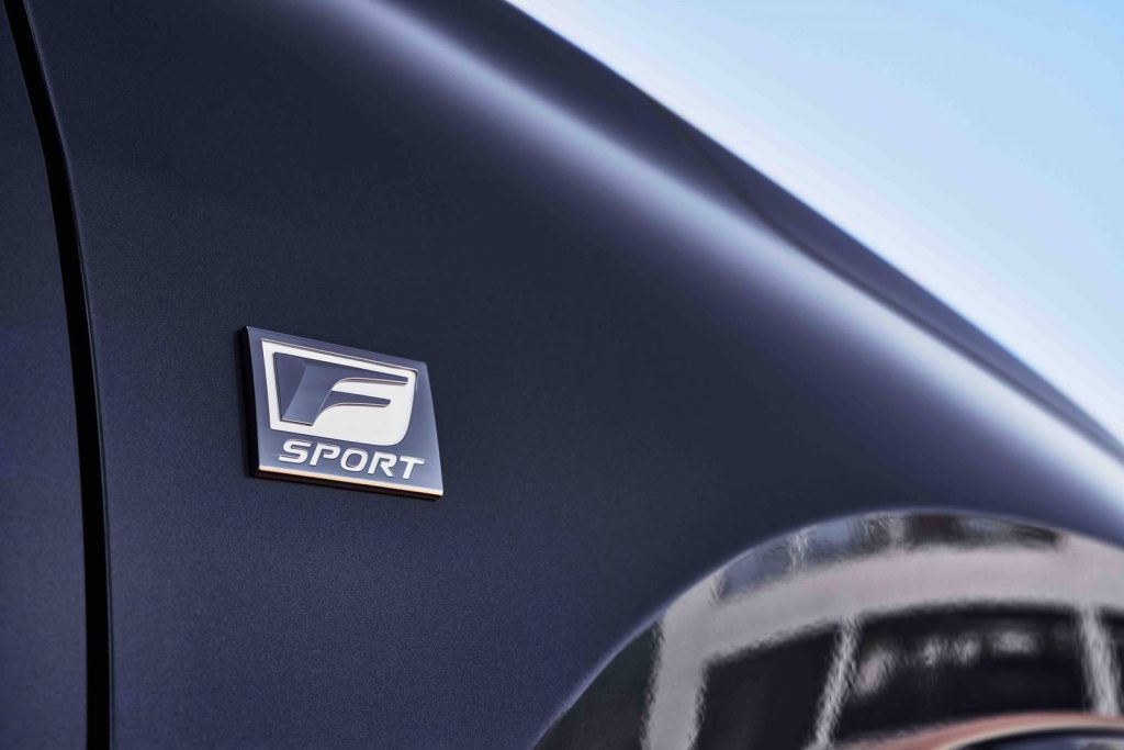 Logo F-Sport trên Lexus NX350 F-sport 2024