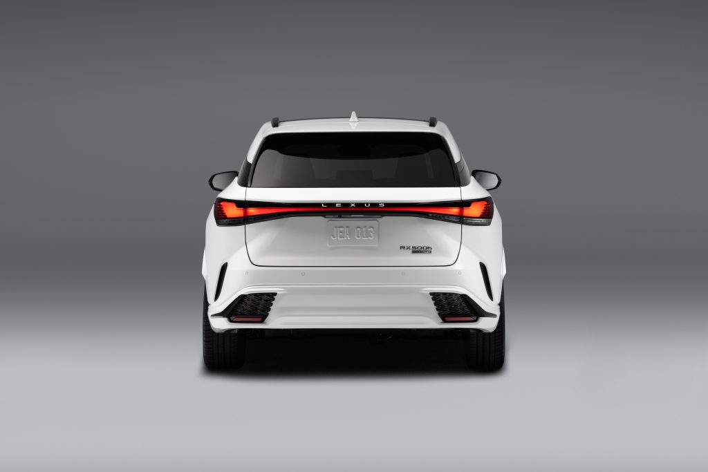 Đuôi xe của Lexus RX500h F-Sport 2024