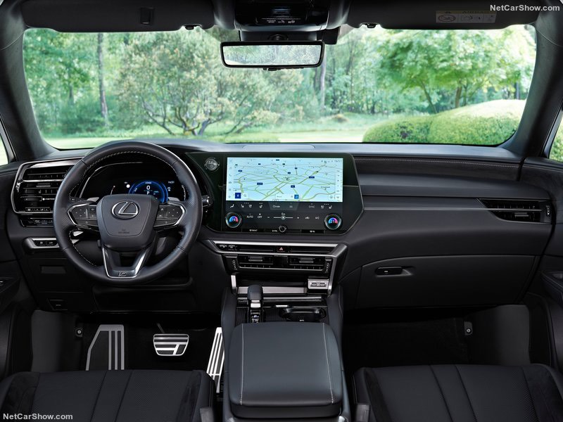 Khoang cabin của Lexus RX500h F-Sport 2024