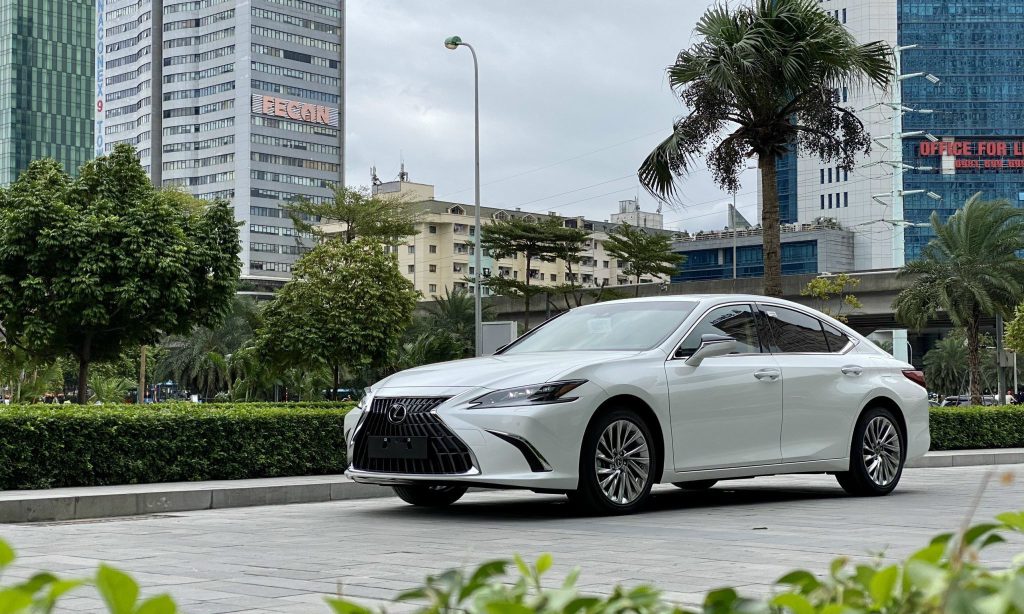 Lexus ES250 2024
