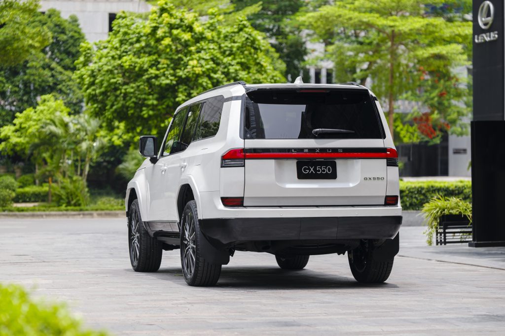 Đuôi xe Lexus GX550 2024