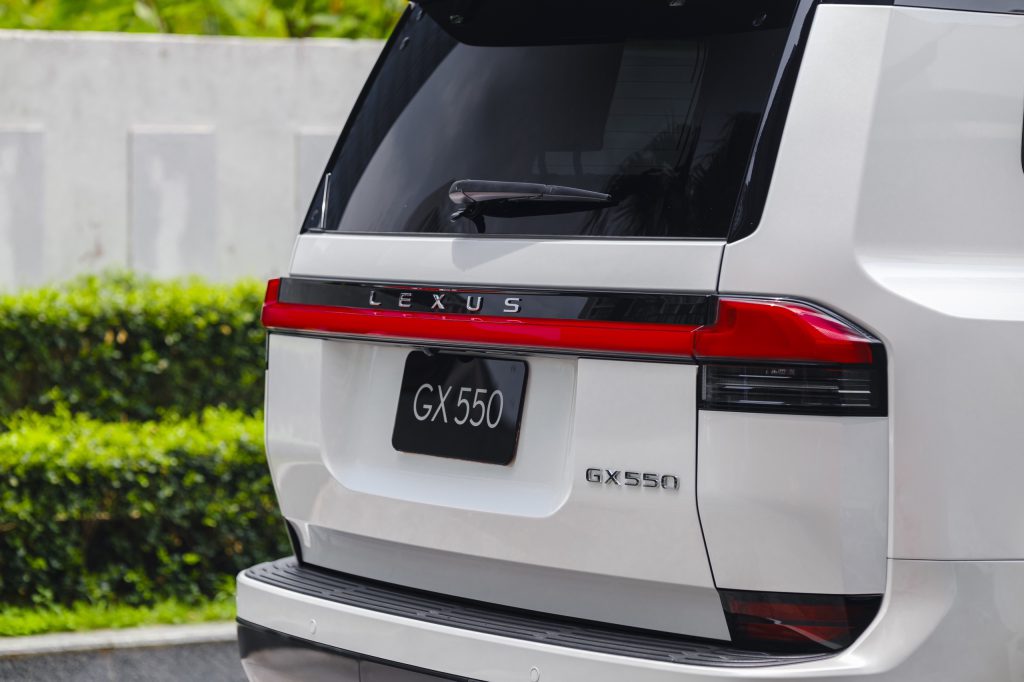 Cụm đèn sau xe Lexus GX550 2024