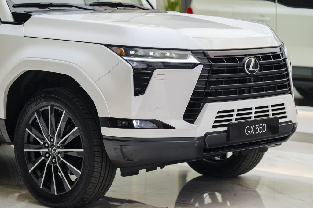Phần đầu xe Lexus GX550 2024