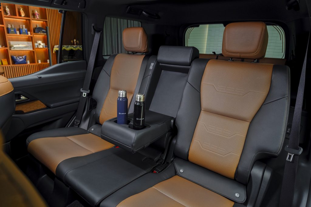 Ghế hàng 2 xe Lexus GX550 2024