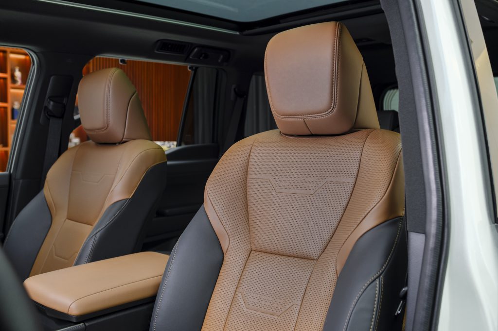Ghế lái xe Lexus GX550 2024