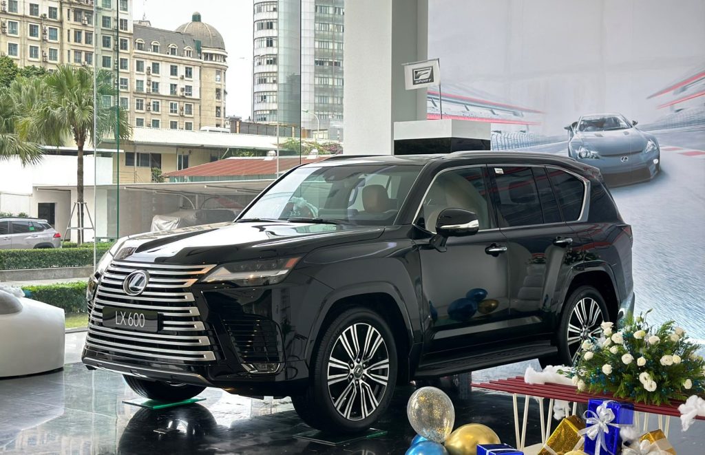 Lexus LX600 7 chỗ 2024