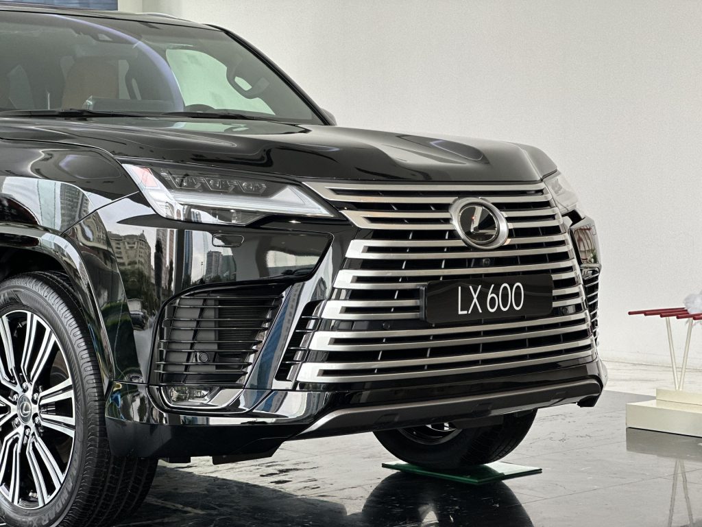 Đầu xe Lexus LX600 Urban 7 chỗ ngồi