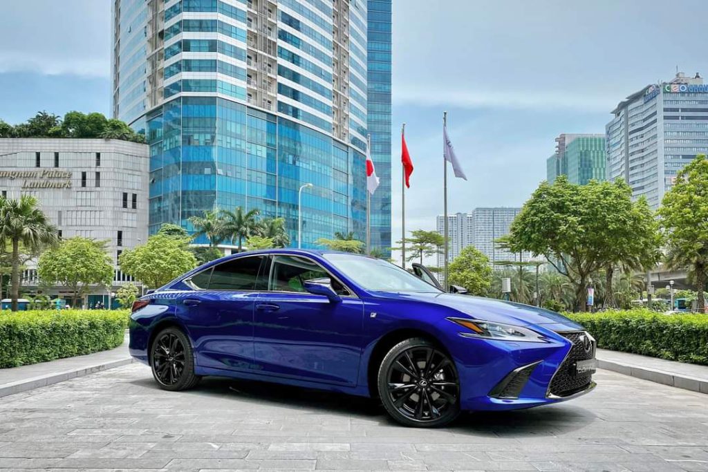 Thân xe Lexus ES250 F-Sport 2024