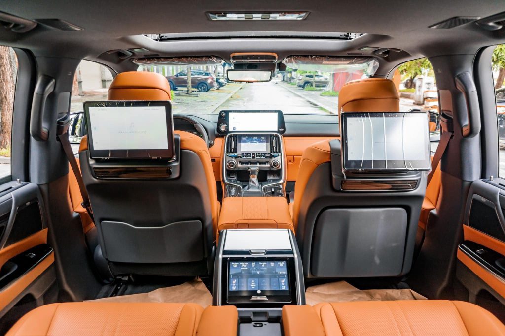 Ghế sau Lexus LX600 VIP 2024