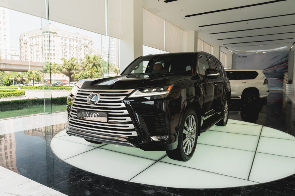 Lexus LX600 VIP 2024 nổi bật với lưới tẩn nhiệt cỡ lớn