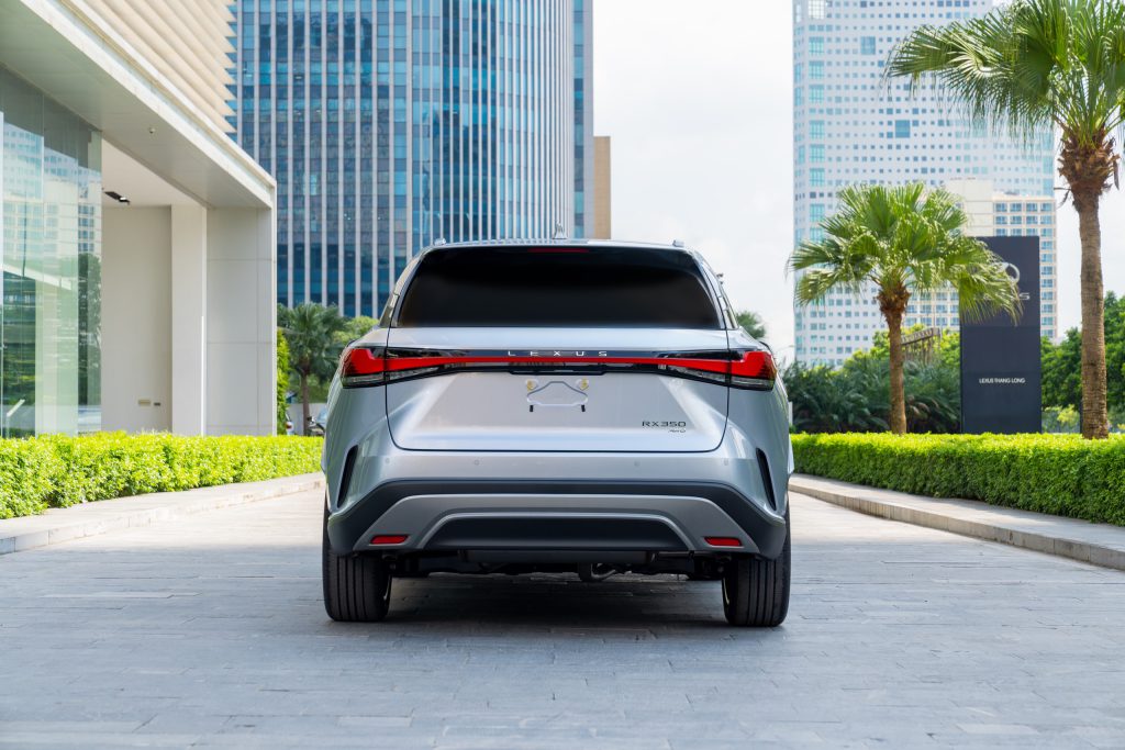 Đuôi xe Lexus RX350 Luxury 2024