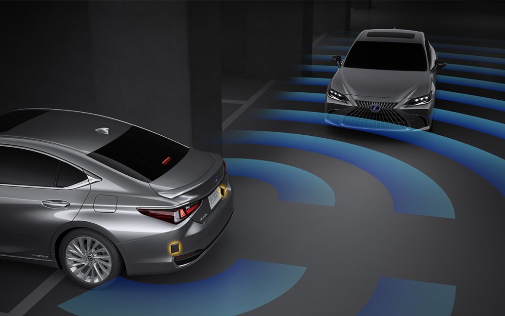 Hệ thông cảnh báo phương tiện cắt ngang khi lùi