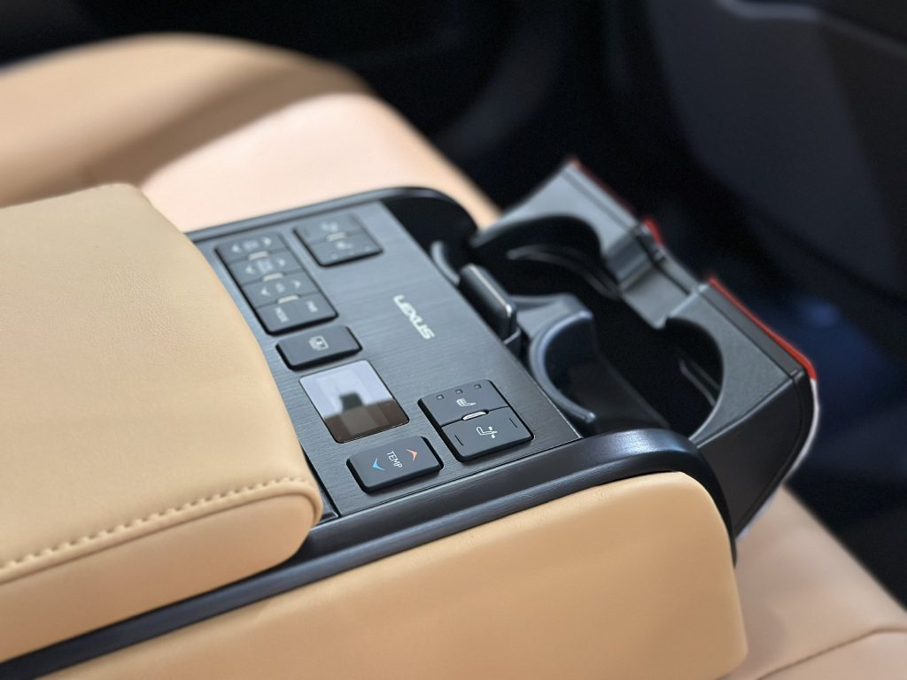 Bệ tì tay hàng ghế sau